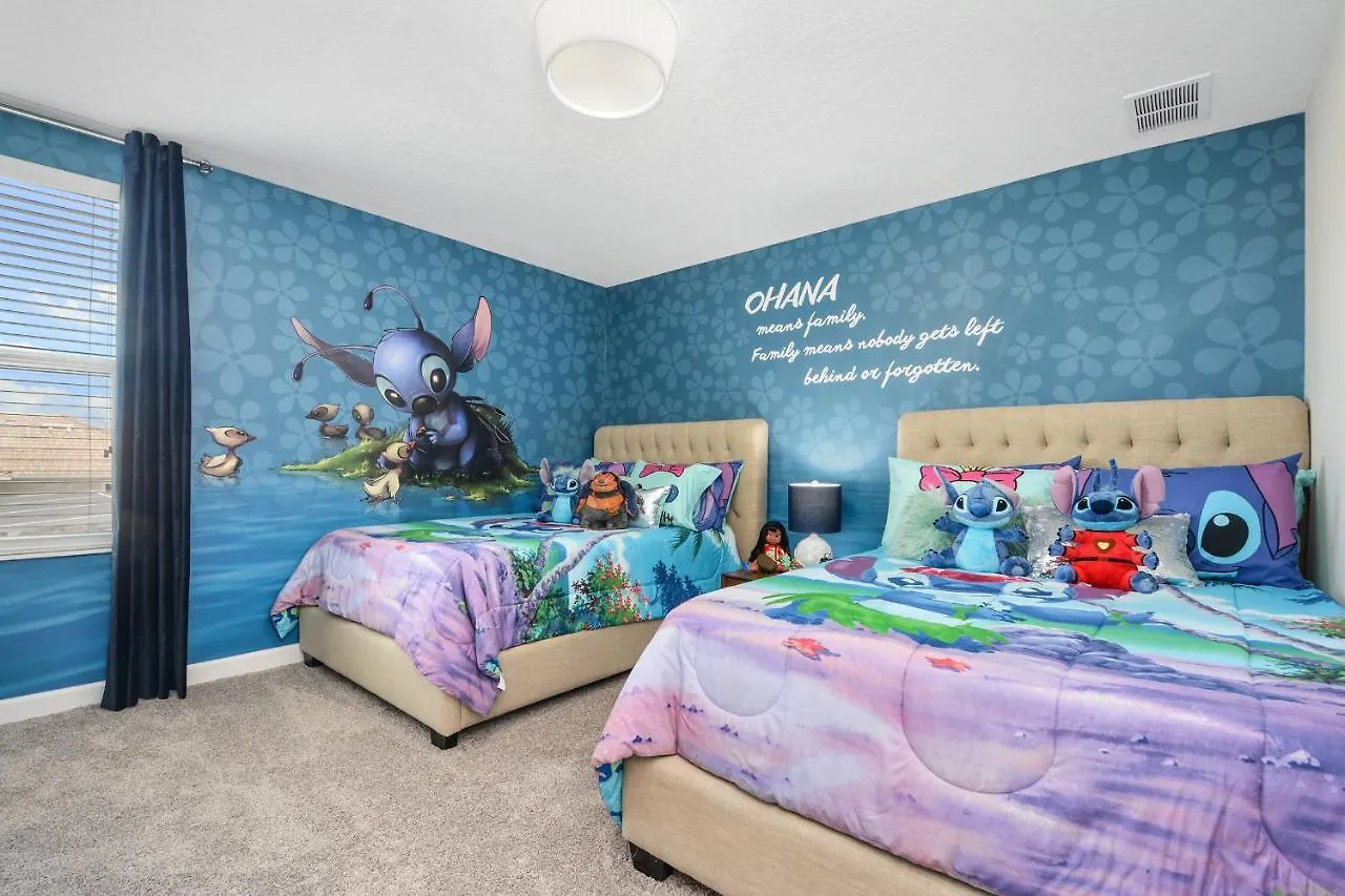 Gorgeous 8 Bed 5 Bath Pool Home Davenport 0*,