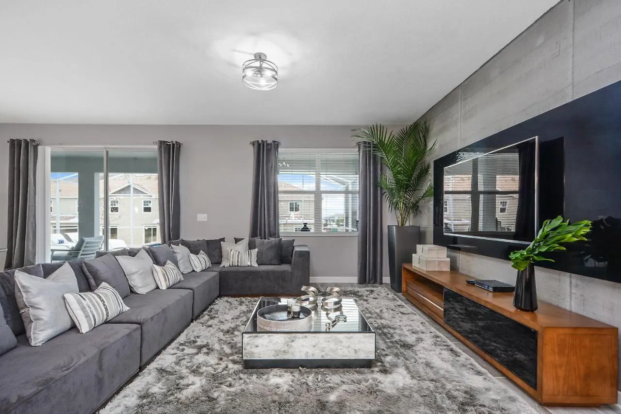 Gorgeous 8 Bed 5 Bath Pool Home Davenport Holiday home